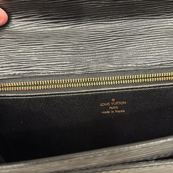 authentic Preloved Louis Vuitton EPI BIFACE clutch bag M10994 with many callouts - Picture 15 of 16